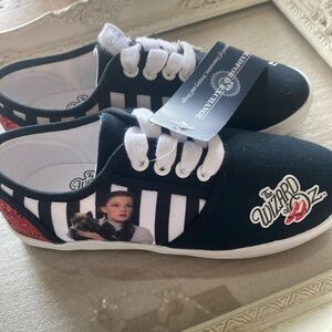 The Bradford Exchange Wizard Of Oz Gym Shoes.  NEW.  Size 5